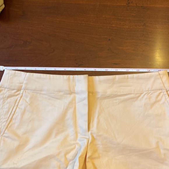 J. CREW Women’s Shorts. EUC. Size 2. Tailored design with flat front - Picture 7 of 9